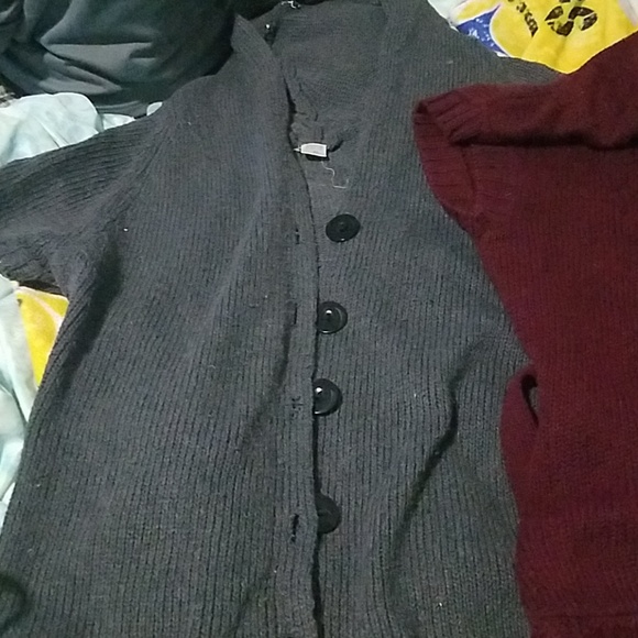 3 nice sweaters BUNDLE WITH THIS - Picture 3 of 4